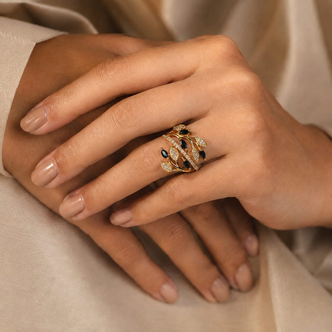 Noir Flora Ring