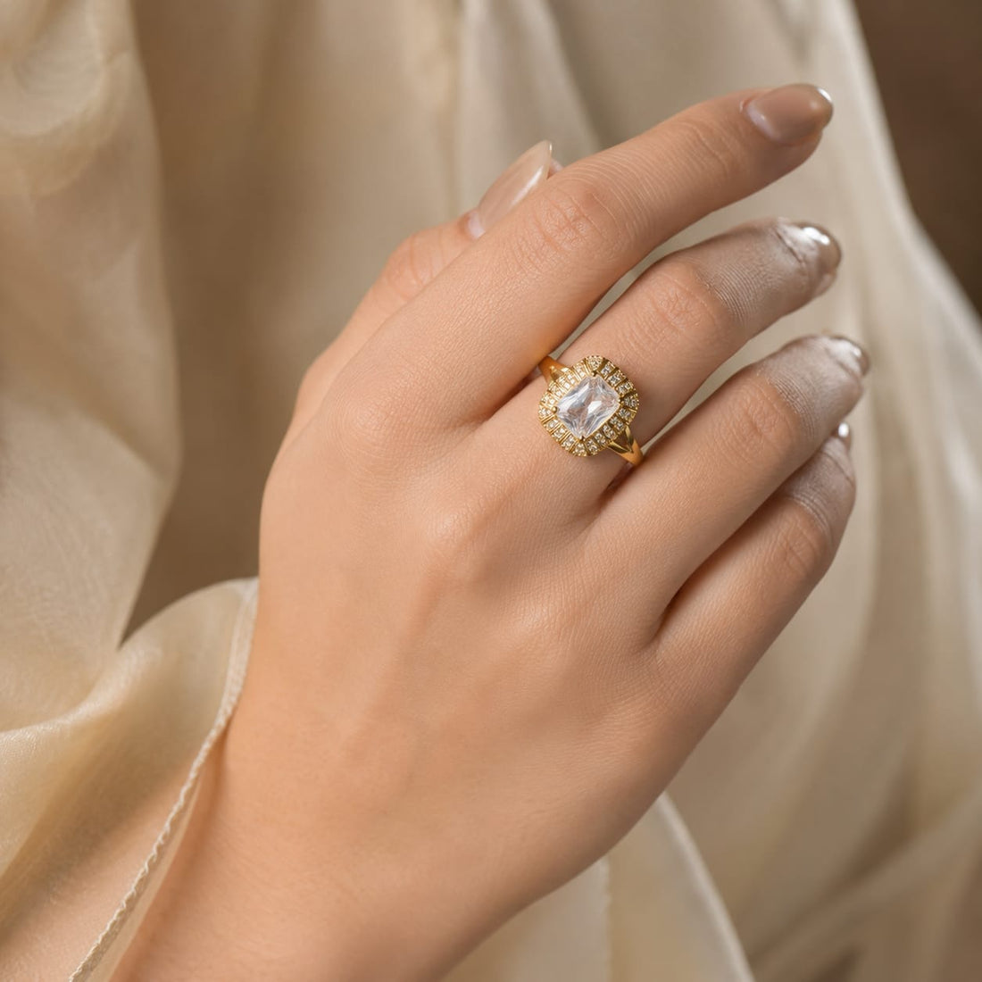 Siyah Noor Halo Ring